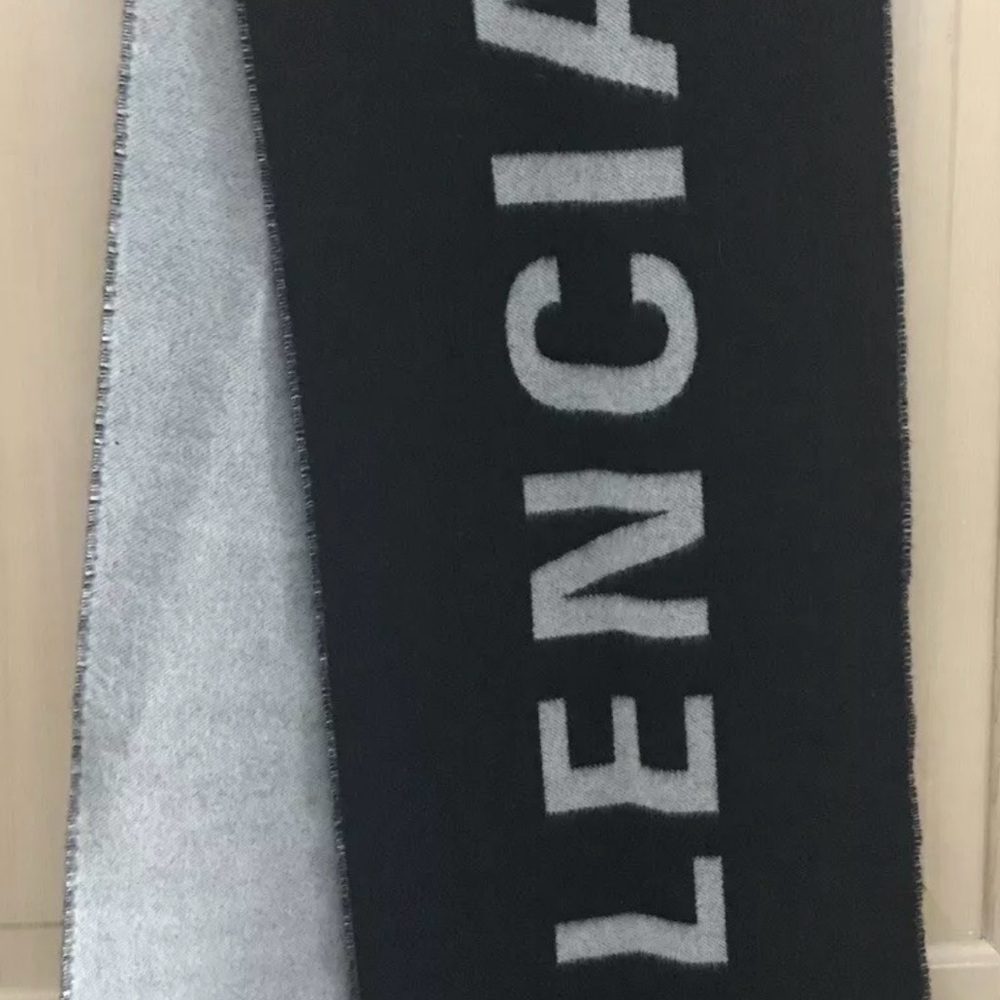 Balenciaga cashmere/wool black and gray logo scarf - Picture 9 of 12